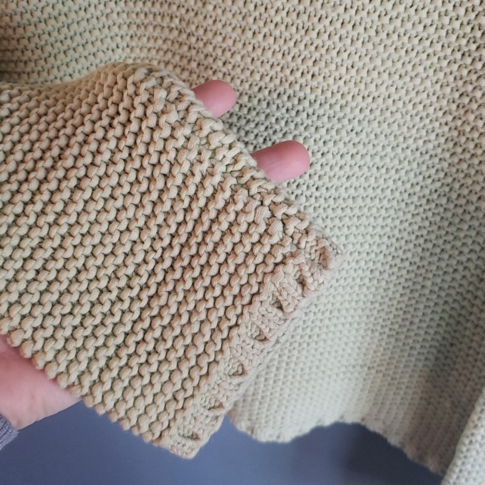 Crop Sweater - Picture 4 of 4